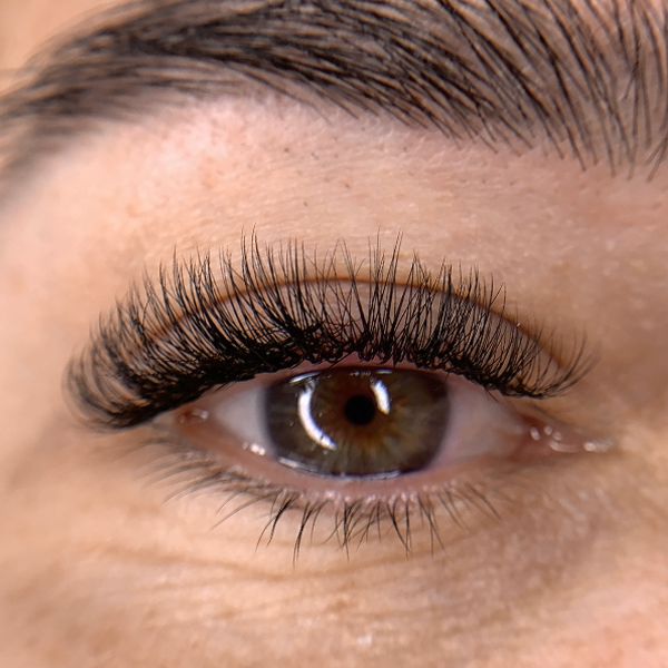 extensiones de pesta&ntilde;as efecto volumen medio