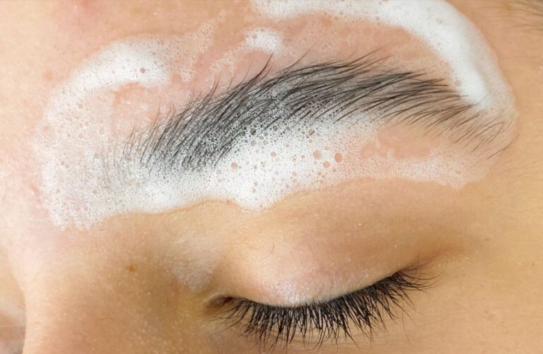 Lavado de cejas post microblading